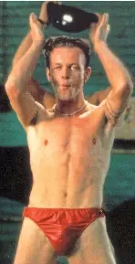  ?? ?? Posing: Hugo Speer in the film