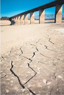  ?? Picture: AFP ?? CRACKS IN THE ARGUMENT. A picture taken last year shows dry, cracked mud in the Theewaters­kloof Dam, near Villiersdo­rp, about 108km from Cape Town.