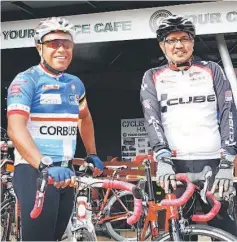  ??  ?? Tabung Baitulmal Sarawak general manager Datu Abang Mohd Shibli Abang Nailie (right) andTeam Corbusier principal Safri Mohammed getting ready for the warm-up ride at Medan Hamidah last Saturday.