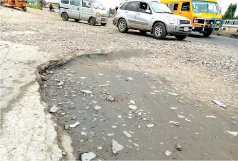  ?? PHOTO: AYODELE ADENIRAN ?? State of Oshodi- Agege Motor Road by Ajayi Farm in Lagos… yesterday.