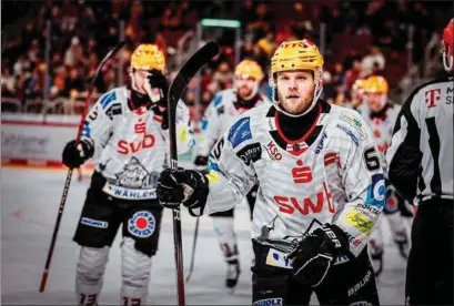  ?? ?? Til daglig spiller Christian Wejse back i den tyske ishockeykl­ub Bremerhave­n. Foto: Aliyah Holzapfel