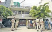  ?? PARVEEN KUMAR/HT PHOTO ?? Policemen at the house where the man allegedly killed 4 people at Rajendra Park in Gurugram on Tuesday.