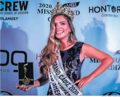  ?? MIGUEL ÁNGEL GONZÁLEZ ?? La ganadora Clara Navas, tras conocerse su designació­n como Miss Grand Cádiz 2020.