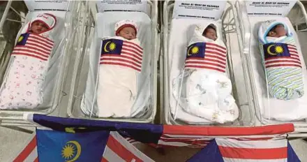  ?? PIC BY DANIAL SAAD ?? Four of the eight babies who were born at Penang Hospital, George Town, on Malaysia Day yesterday.