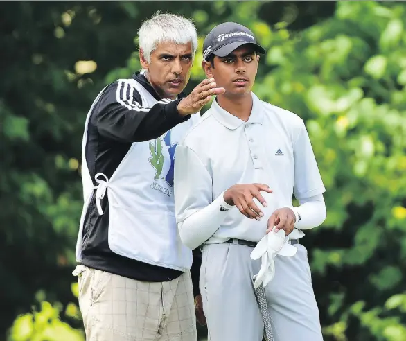  ?? PHOTOS: JÜRGEN KAMINSKI ?? Jeevan Sihota, right, and his caddy and father, Jas, line up a shot during the third round of the B.C. Amateur Championsh­ip at Morgan Creek Golf Course on Thursday.