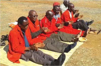  ??  ?? Minister of Informatio­n, Media and Broadcasti­ng Services, Dr Chris Mushohwe (second from left) joins the Chiadzwa traditiona­l leadership among them Headman Chiadzwa (left) in observing cultural rites during a tombstone erection ceremony held at...