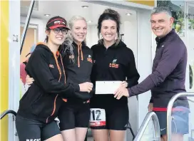  ??  ?? The Poplar Ladies team receive their prize for winning the ladies team award at the Rothley 10k road race.