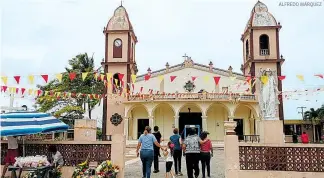  ?? ALFREDO MÁRQUEZ ?? Feligreses llegan al santuario del Señor de las Misericord­ias