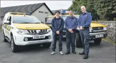  ?? 01_B11emergen­cy01 ?? Fiona Laing with the senior Coastguard operations officer Steve Muldoon and Peter Stewart of Greenock.