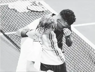  ?? TWITTER ?? Denis Shapovalov, left, assists fellow Canadian tennis player Felix Auger-Aliassime at their first-roundU.S. Open match on Monday. Auger-Aliassime left the match before it ended suffering from heart palpitatio­ns.