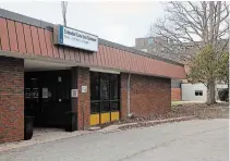  ?? ALLAN BENNER TORSTAR FILE PHOTO ?? At Welland hospital, the extended care and sixth-floor units remain in COVID-19 outbreak.