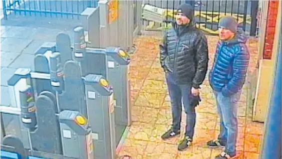 ?? AFP ?? Imágenes. Una foto de las cámaras de seguridad de los dos supuestos agentes que atentaron con gas Novichok contra el ex espía ruso.