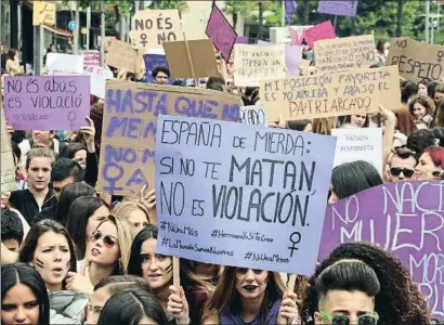  ?? SALVADOR MIRET / ACN ?? Diverses ciutats –a la foto, Lleida– van viure ahir manifestac­ions d’estudiants per la sentència de La Manada