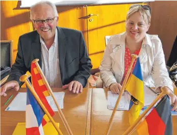  ?? FOTO: RAINER BOMBARDI ?? Die neue Vorstandss­pitze im Partnersch­aftskomite­e: Gerard Deleye (Trossingen) und Muriel Maubec (Cluses).