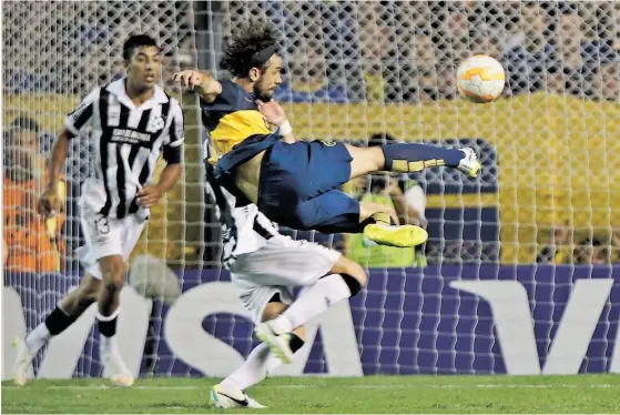  ??  ?? Boca Juniors, da Argentina, foi a última equipa representa­da por Pablo Osvaldo