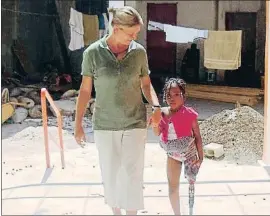  ?? ARCHIVO FAMILIAR ?? Tras el terremoto de Haití, la misionera montó un centro de ortopedia