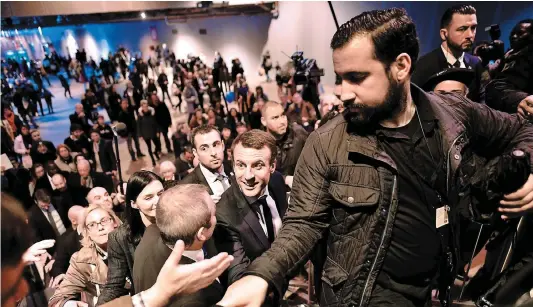  ?? PHOTO AFP ?? Alexandre Benalla, à droite, a été inculpé hier pour « violences » lors des manifestat­ions du 1er mai dernier.