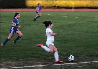  ?? Diego Marquez/The Signal (See additional photos on signalscv.com) ?? Isabelle Goralsky (19) dribbles the ball up the sidelines in a game against Bishop Amat in the first round of the CIF-Southern Section Division 2 playoffs on Wednesday at Bishop Amat.