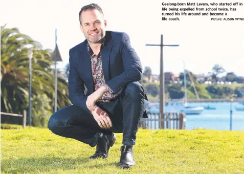  ?? Picture: ALISON WYND ?? Geelong-born Matt Lavars, who started off in life being expelled from school twice, has turned his life around and become a life coach.