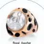  ??  ?? Royal Asscher繁星闪­烁系列戒指