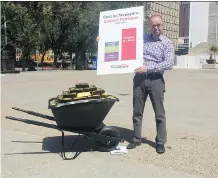  ?? MEGHAN POTKINS ?? CTF Alberta director Colin Craig demonstrat­es at city hall on Wednesday over council pensions.