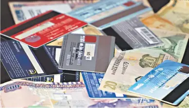  ?? FOTO: EL HERALDO ?? En Honduras 423,715 personas tienen una o varias tarjetas de crédito, ya que circulan 807,212 tarjetas a nivel nacional, según informe de la Comisión Nacional de Bancos y Seguros (CNBS).