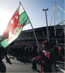  ?? Photo Icon Sport et Midi Olympique - Patrick Derewiany ?? Malgré l’annulation, les supporters avaient investi les rues de Cardiff.