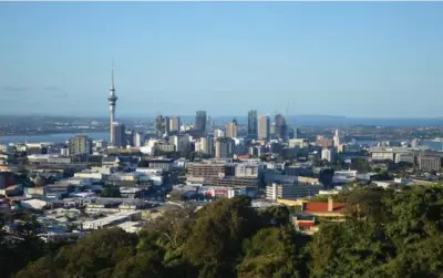  ?? ?? Auckland er med sine 1,5 mio. indbyggere New Zealands største by. Foto: Lukas Oliver Rastovic