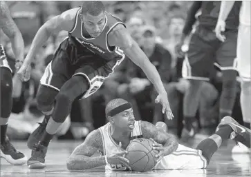  ?? Elsa Garrison Getty Images ?? BOSTON’S ISAIAH THOMAS grabs a loose ball as Washington’s Otto Porter approaches.