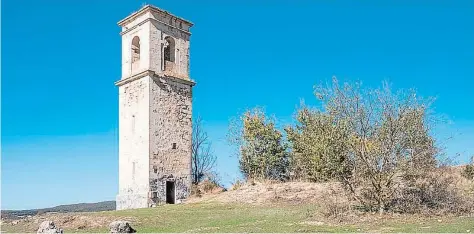  ?? // ABC ?? Torre de la iglesia en ruinas de Ochate