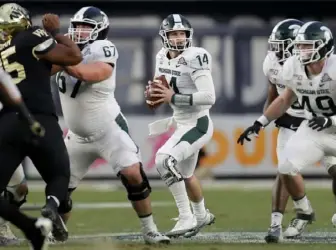  ?? Adam Hunger/Getty Images ?? The defense and quarterbac­k Brian Lewerke led Michigan State past Wake Forest in the New Era Pinstripe Bowl Friday at Yankee Stadium in the Bronx, N.Y.