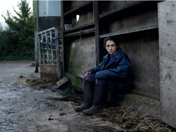  ??  ?? Ellie Kendrick as Clover Catto, who returns to her family farm in ‘The Levelling’