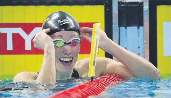  ??  ?? Jessica Vall se colgó ayer la medalla de oro en los 200 braza del Campeonato de Europa de piscina corta de Copenhague para culminar un fantástico 2017 FOTO: AP