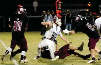  ?? MARK HUMPHREY ENTERPRISE-LEADER ?? Lincoln defensive end Charles Rowe takes down Gentry quarterbac­k Jarod Cousins while teammates Timmy Alexander and Colton Barnum close in. Rowe had 2.5 sacks in Lincoln’s 28-0 conference win on Friday.