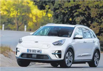  ?? FOTOS: KIA ?? Ganz schön dynamisch: Der e-Niro gibt sich leichtfüßi­g auf der Autobahn und jagt zügig durch Kurven.