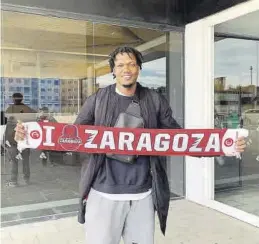  ?? CASADEMONT ZARAGOZA ?? Deon Thompson, ayer a su llegada a la capital aragonesa.