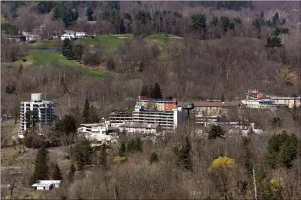  ?? TANIA BARRICKLO — DAILY FREEMAN ?? The former Nevele Grand Hotel in Wawarsing, N.Y. can be seen on April 21, 2022.