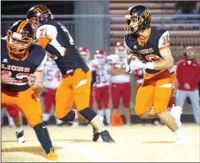  ?? NWA Democrat-Gazette/RANDY MOLL ?? Gravette senior Austin O’Brien (10) looks for running room Friday against Heber Springs in Gravette.