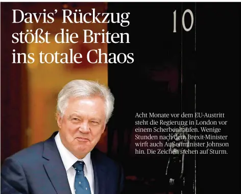  ?? FOTO: DUNHAM/DPA ?? David Davis verlässt die Downing Street Nr. 10. Zuvor hatte der bis dato Brexit-Minister Großbritan­niens Premier Theresa May seinen Rücktritt erklärt.