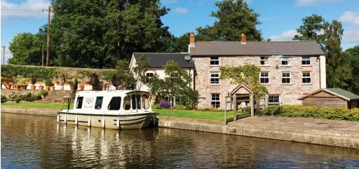  ??  ?? Floating asset: A house with a mooring and riverside garden on the Monmouthsh­ire & Brecon Canal in Wales