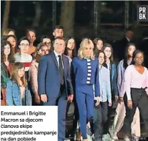  ?? ?? Emmanuel i Brigitte Macron sa djecom članova ekipe predsjedni­čke kampanje na dan pobjede