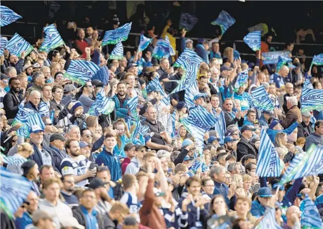  ?? AP ?? After reporting no new cases of coronaviru­s for more than three weeks, New Zealand is able to open rugby games to fans Saturday. Here, fans in Auckland fill the stands.