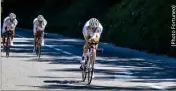  ??  ?? Sur les routes de la Tinée, Barguil, Moinard, en stage avec Gesbert et Hardy, ont enchaîné les kilomètres.