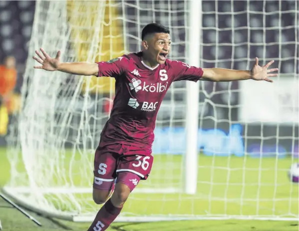  ?? Jose Cordero ?? El juvenil Yostin Tellería disputó 10 minutos en el triunfo de Saprissa ante Limón 4 a 0, juego en que marcó el tercer tanto.