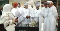  ?? – JUN ESTRADA/Times of Oman ?? NEW ADDITION: Officials of Oman Olympic Committee and sports associatio­ns have a look at the exhibits at the newly opened Exhibition Hall at the OOC.