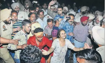  ?? PTI ?? DEATH AND DESPAIR: A woman mourns the death of her relative at the site of the Friday disaster in Amritsar.