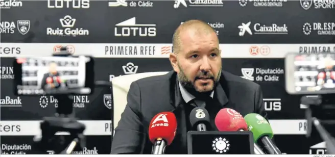  ?? JORGE DEL ÁGUILA ?? Raffaele Pandalone, durante su rueda de prensa de ayer.