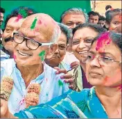 ?? PTI ?? Nationalis­t Congress Party (NCP) candidate Madhukar Kukde with his wife outside a counting centre after winning the Bhandara–gondiya Lok Sabha bypoll, in Bhandara district of Maharashtr­a on Thursday.