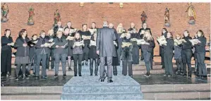  ?? ARCHIV: WALTER ?? Vor gut gefüllter Kirche gab der Chor der Stadt Kaarst vor rund vier Wochen sein Herbstkonz­ert.