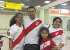  ?? |MWN ?? Una familia peruana llegó a Moscú desde Madrid. Los sudamerica­nos volvieron a una copa del mundo luego de 36 años y se espera una numerosa presencia de fans.